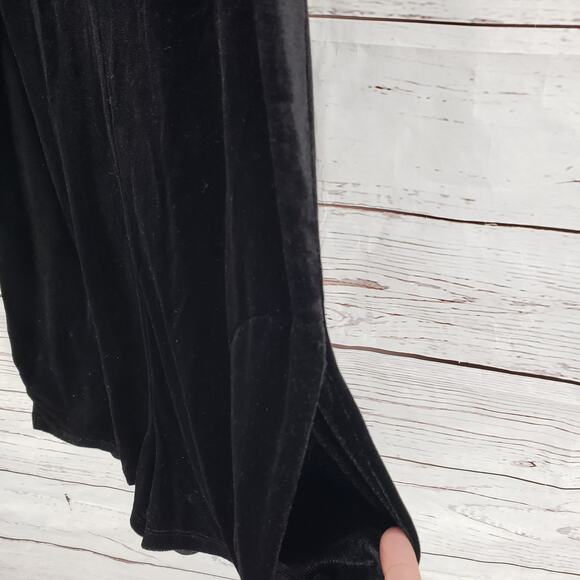 BCBGeneration New Women's Black Velvet Lace Pockets Romper Size Small - Picture 5 of 12